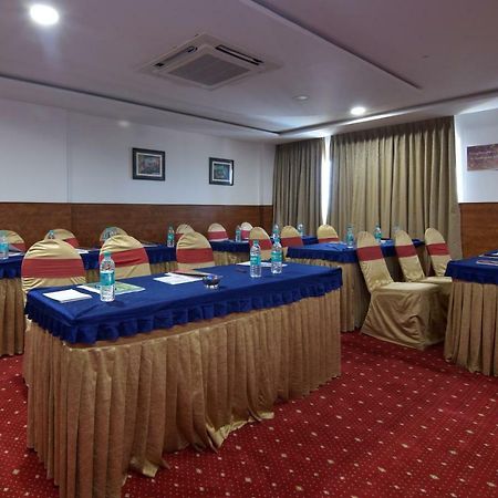 I V Sanctum Hotel Bangalore Bagian luar foto