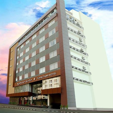 I V Sanctum Hotel Bangalore Bagian luar foto