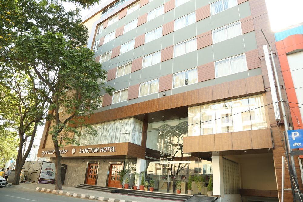 I V Sanctum Hotel Bangalore Bagian luar foto