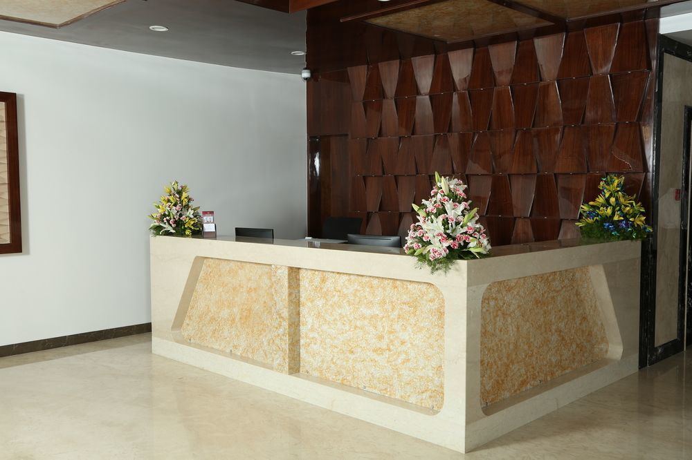 I V Sanctum Hotel Bangalore Bagian luar foto