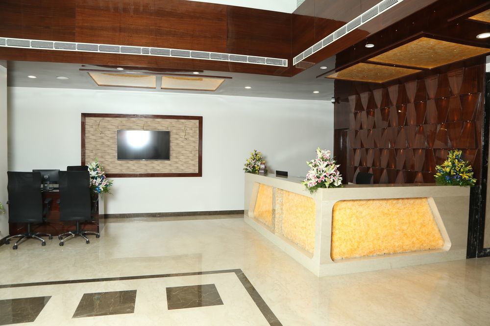 I V Sanctum Hotel Bangalore Bagian luar foto