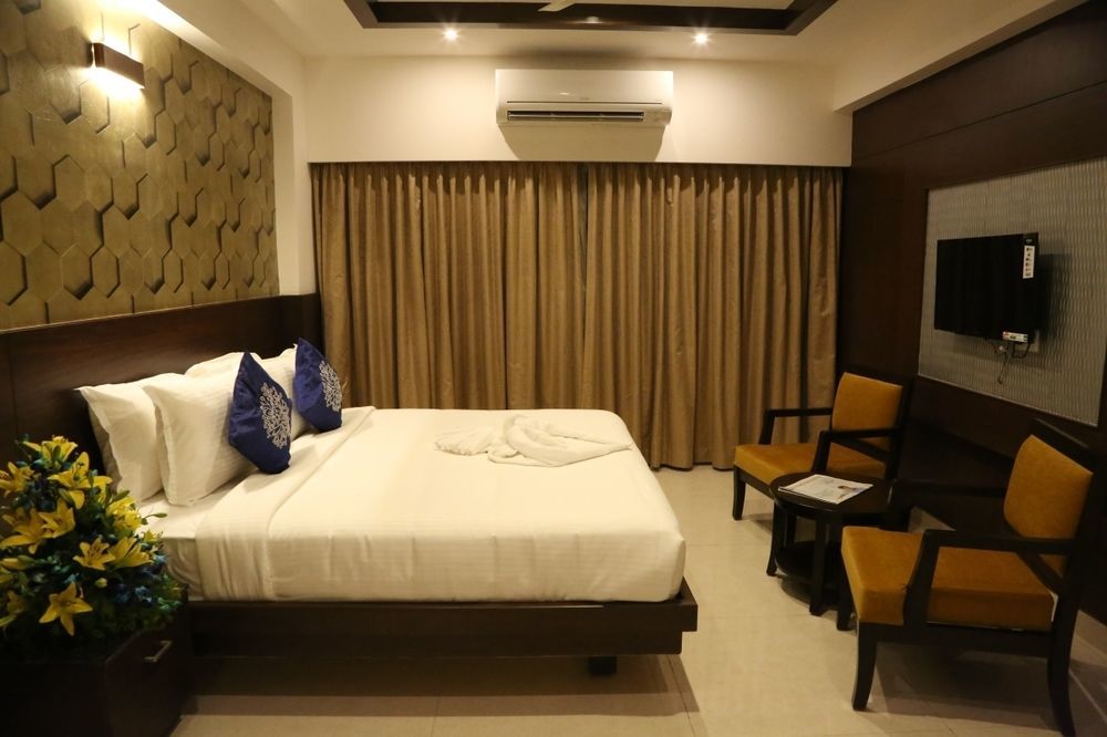 I V Sanctum Hotel Bangalore Bagian luar foto