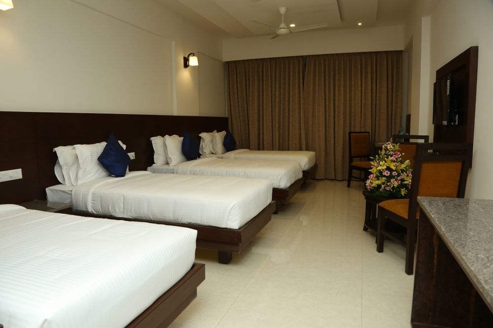 I V Sanctum Hotel Bangalore Bagian luar foto