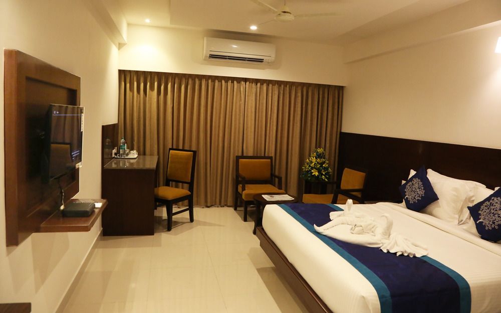 I V Sanctum Hotel Bangalore Bagian luar foto