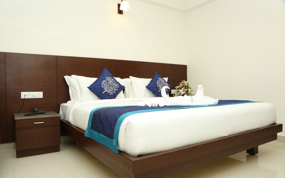 I V Sanctum Hotel Bangalore Bagian luar foto