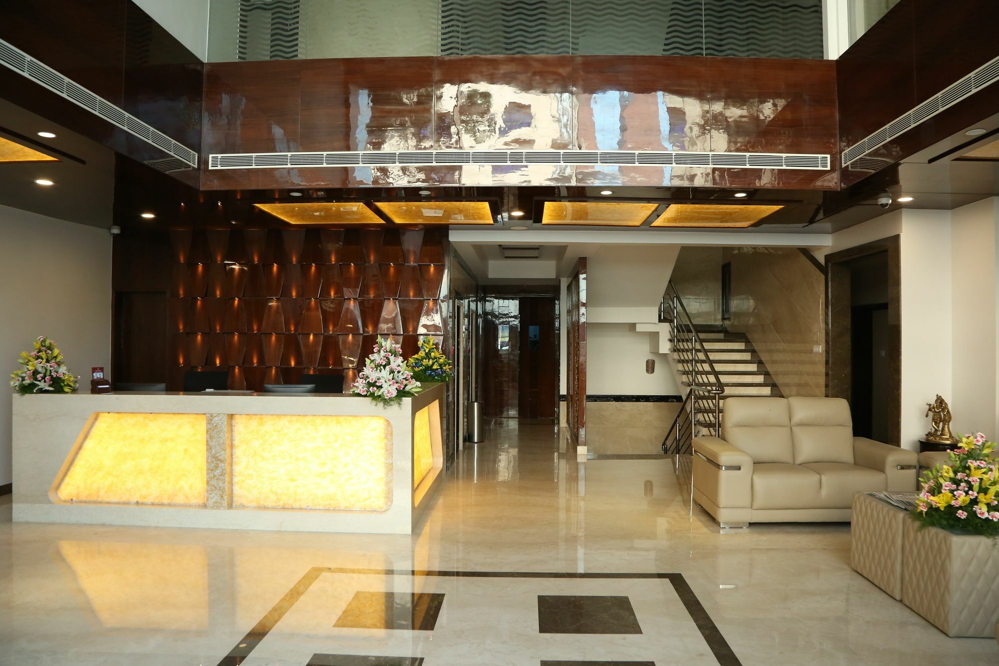 I V Sanctum Hotel Bangalore Bagian luar foto
