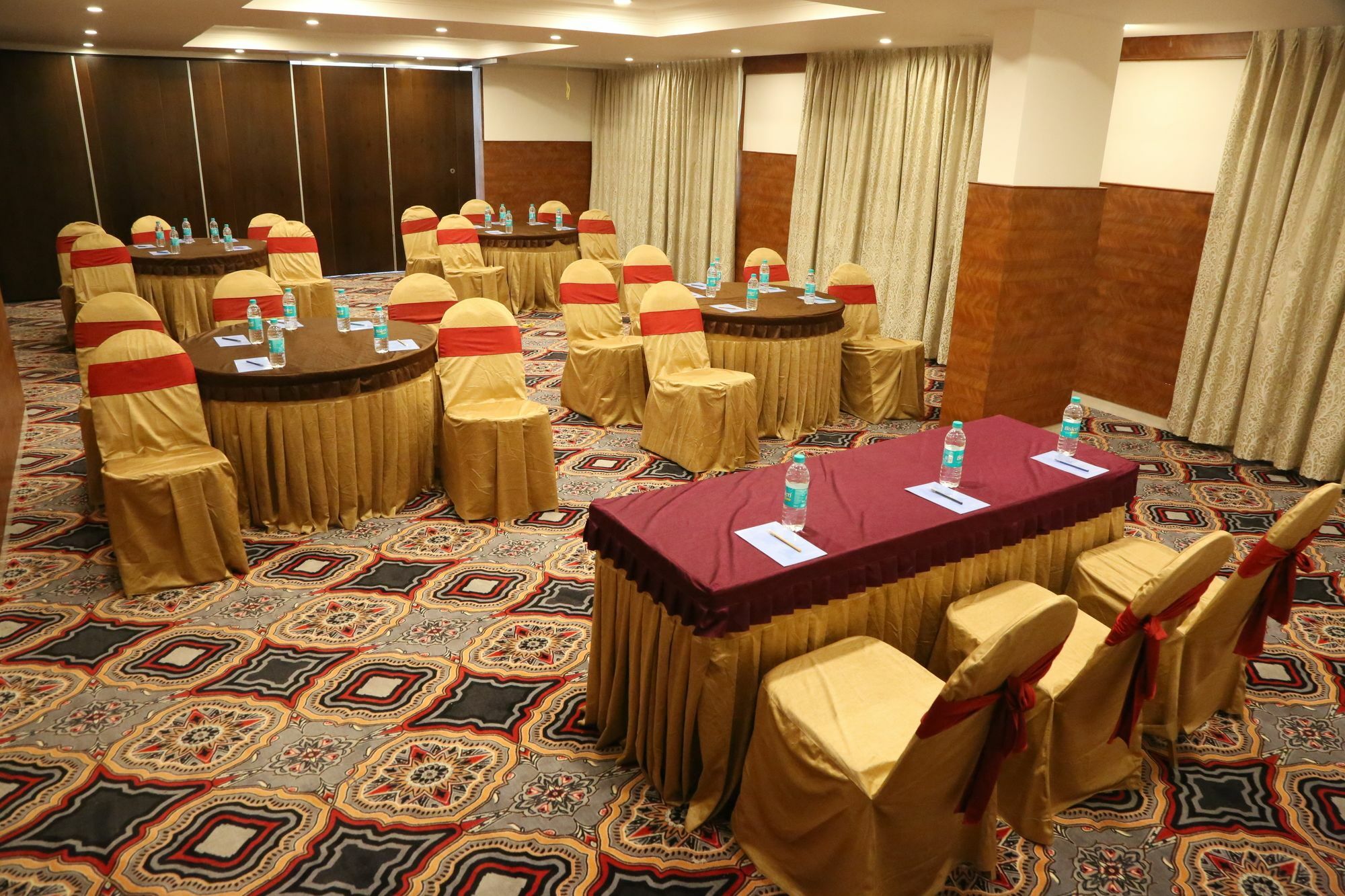 I V Sanctum Hotel Bangalore Bagian luar foto