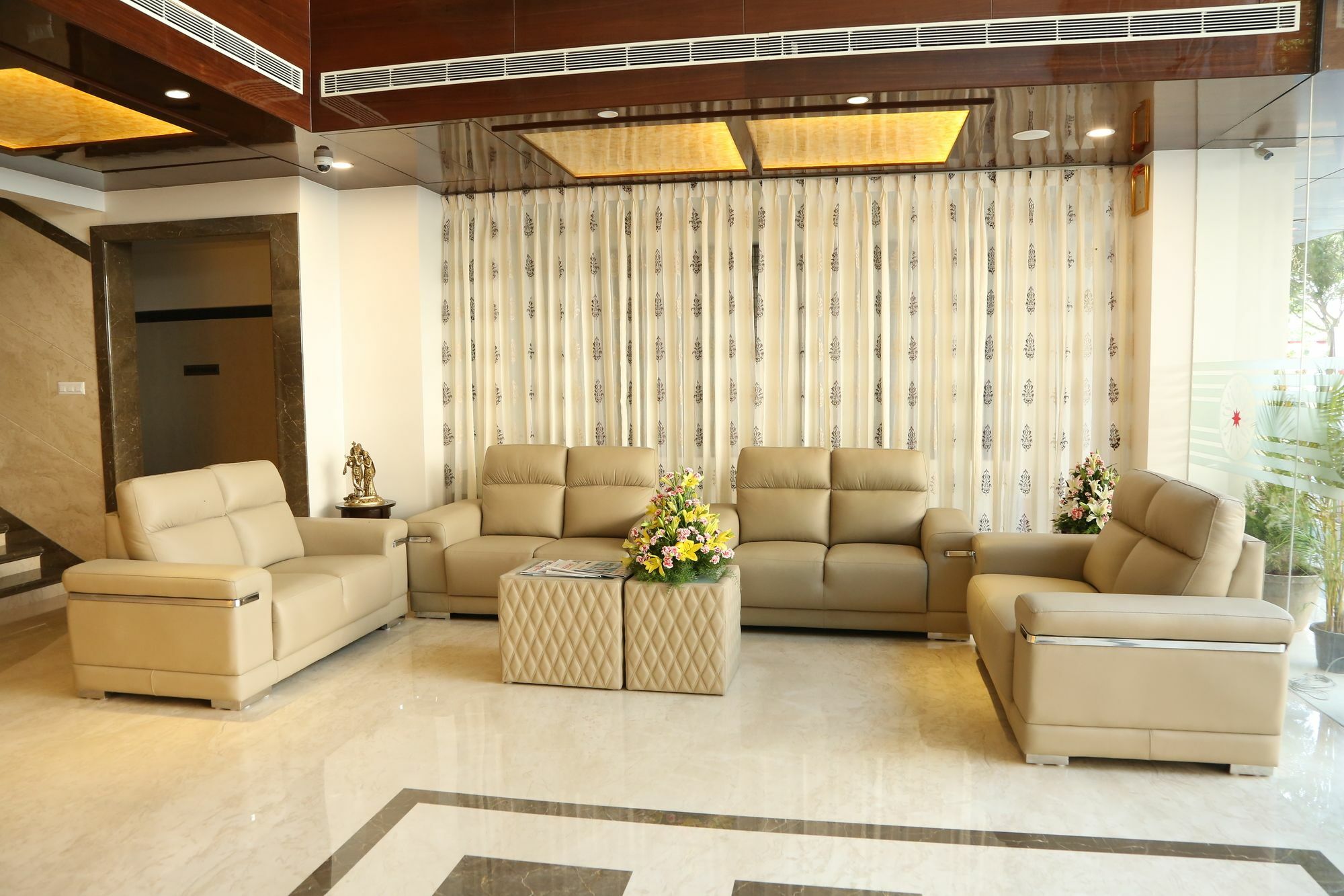 I V Sanctum Hotel Bangalore Bagian luar foto