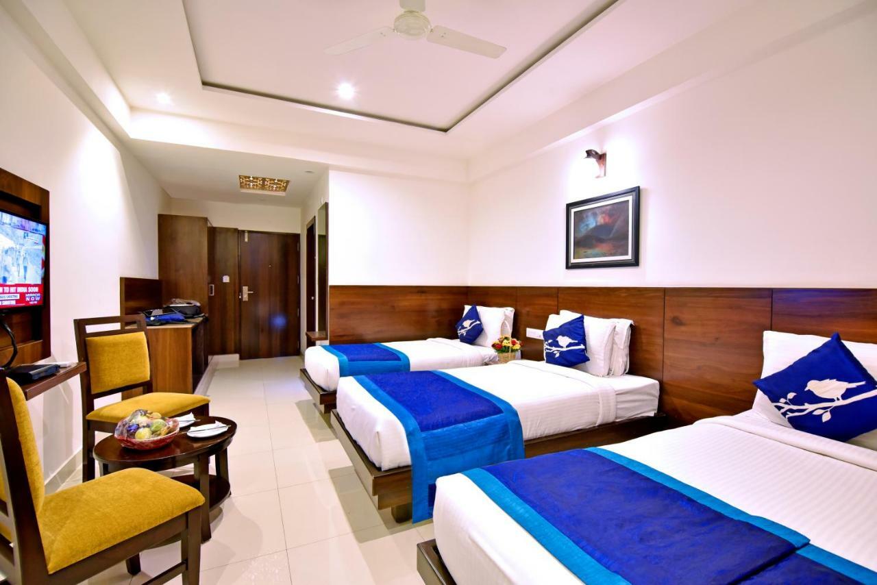 I V Sanctum Hotel Bangalore Bagian luar foto
