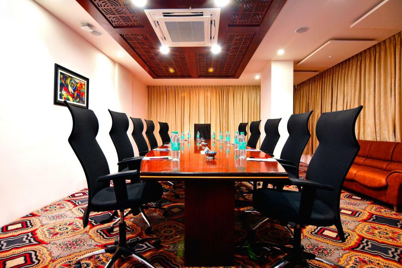 I V Sanctum Hotel Bangalore Bagian luar foto