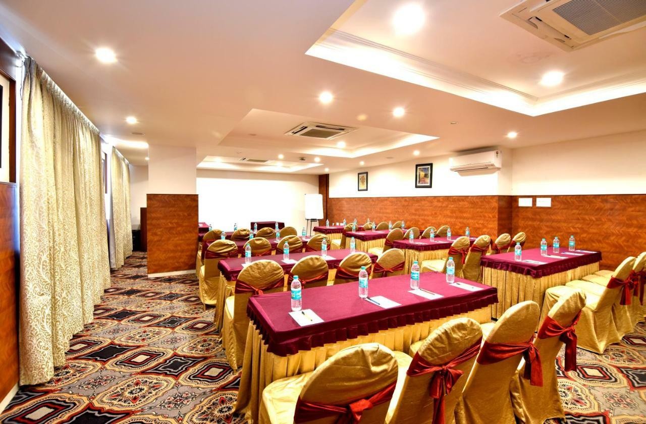 I V Sanctum Hotel Bangalore Bagian luar foto