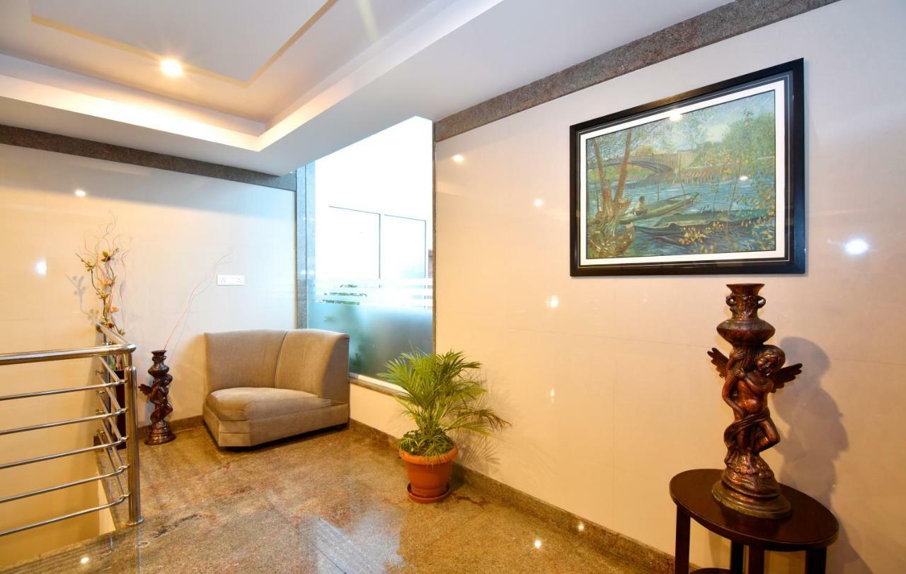 I V Sanctum Hotel Bangalore Bagian luar foto