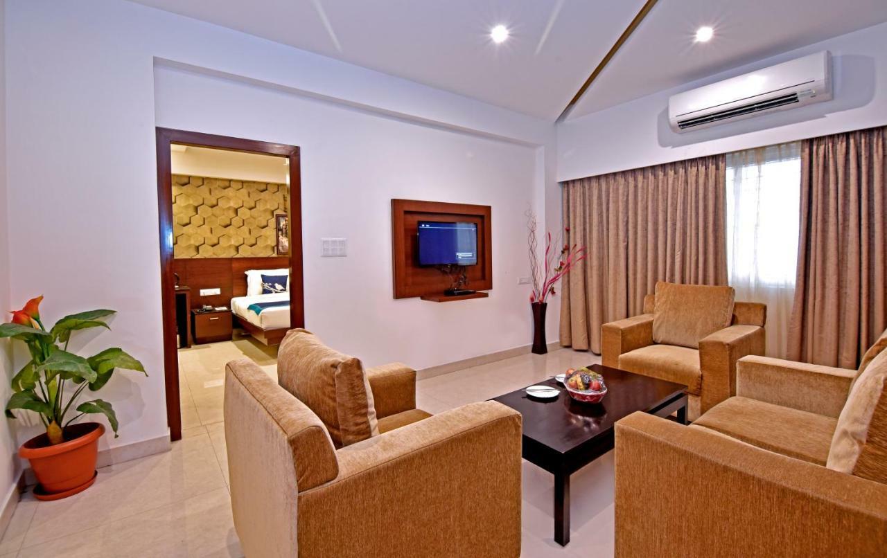 I V Sanctum Hotel Bangalore Bagian luar foto