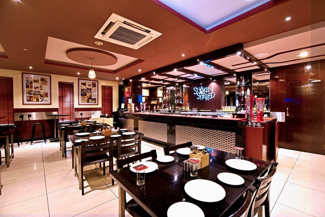 I V Sanctum Hotel Bangalore Bagian luar foto