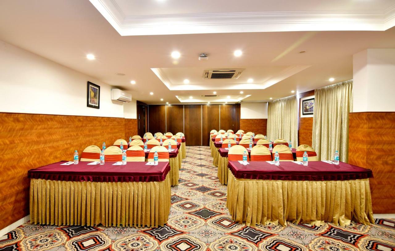 I V Sanctum Hotel Bangalore Bagian luar foto
