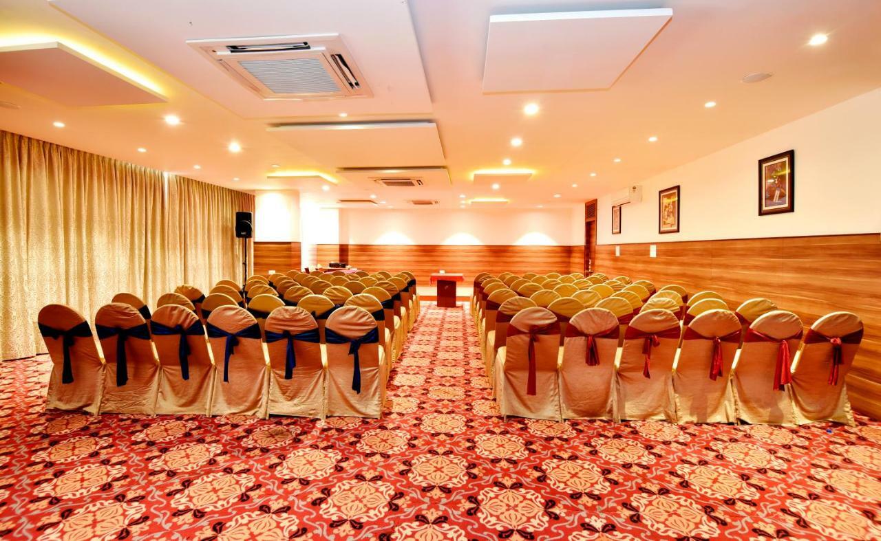 I V Sanctum Hotel Bangalore Bagian luar foto