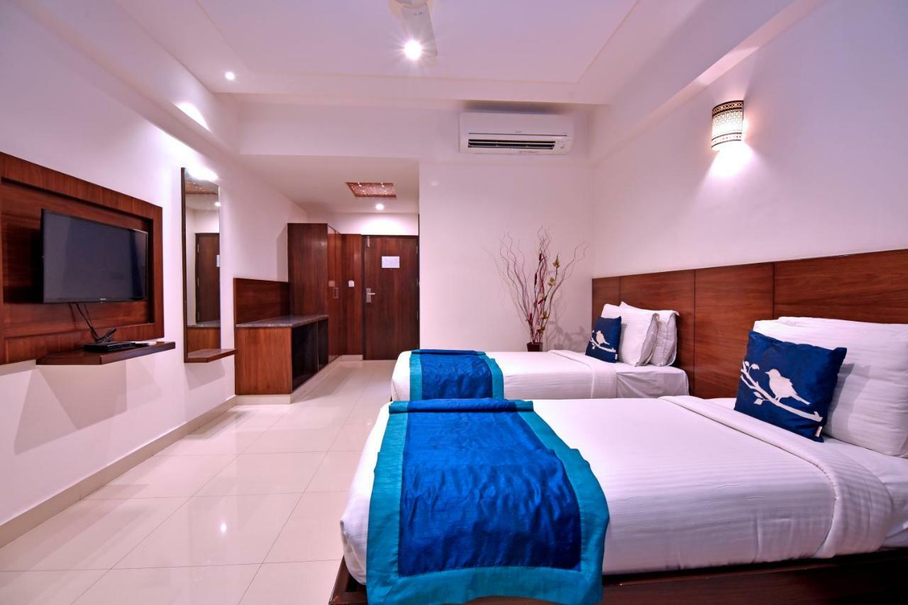 I V Sanctum Hotel Bangalore Bagian luar foto