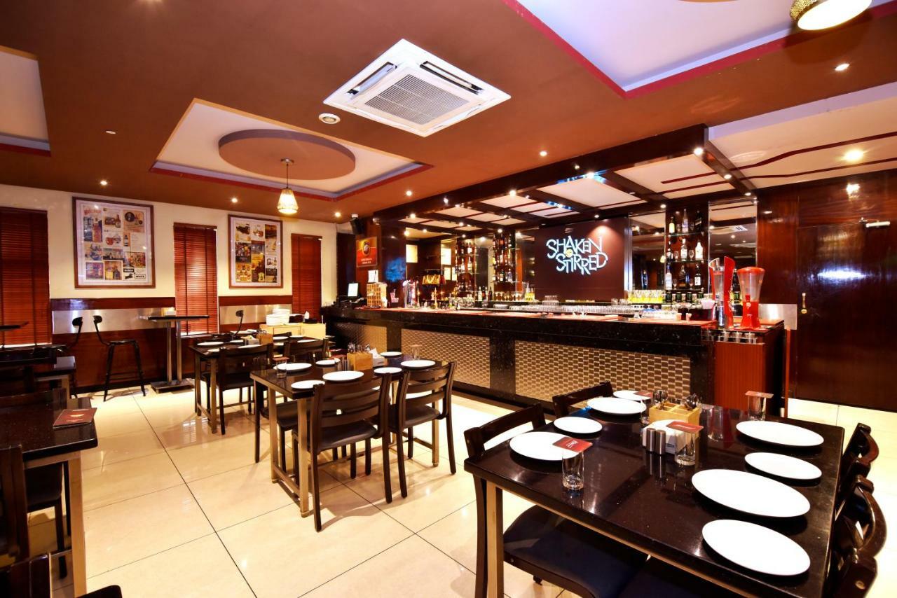 I V Sanctum Hotel Bangalore Bagian luar foto
