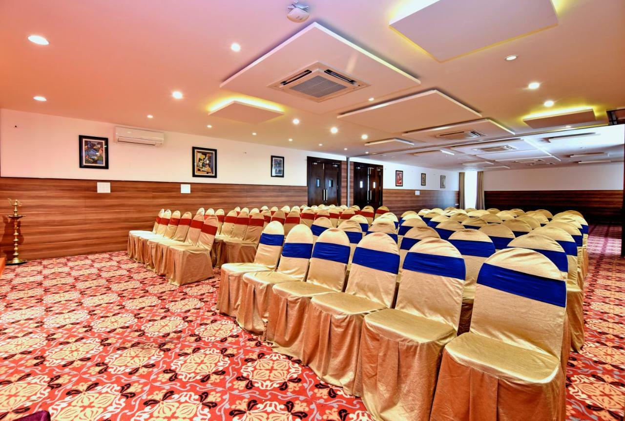 I V Sanctum Hotel Bangalore Bagian luar foto