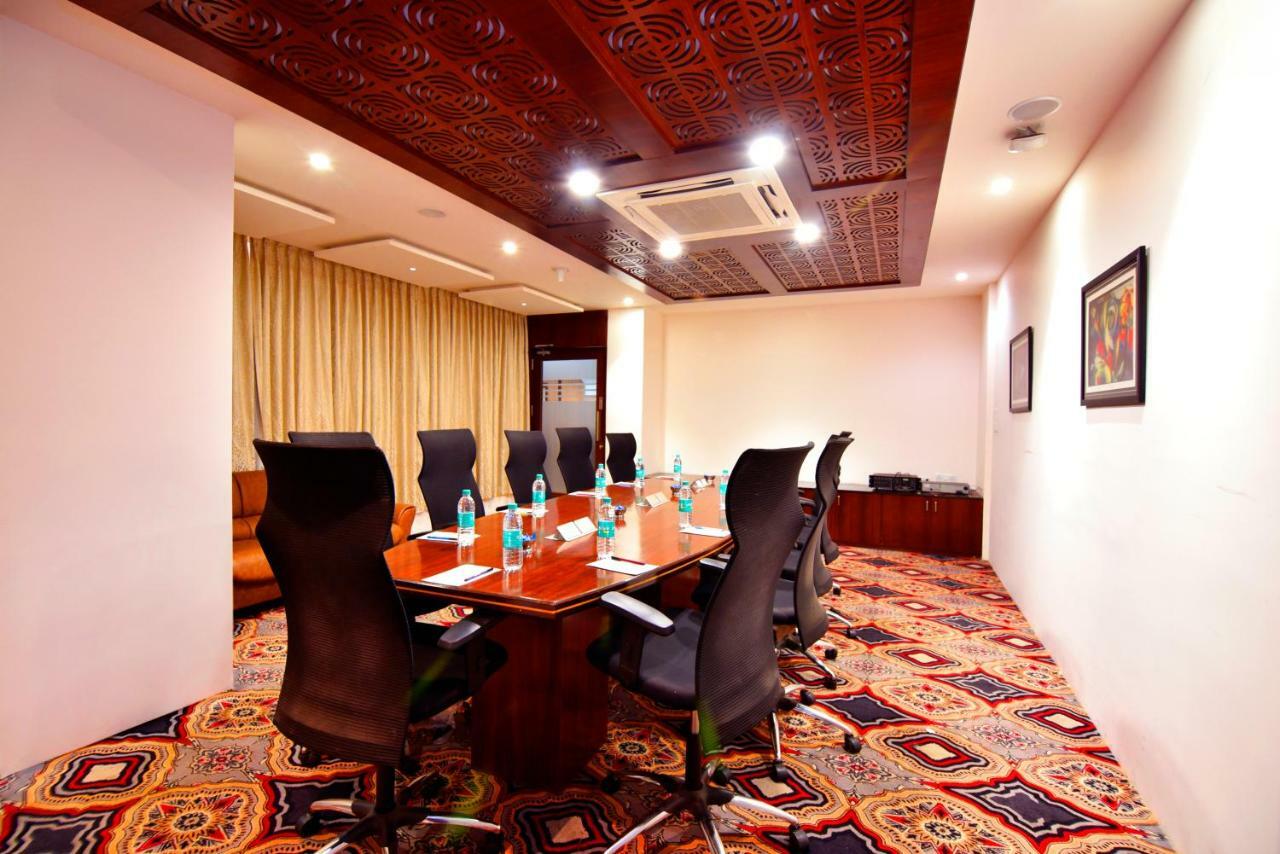 I V Sanctum Hotel Bangalore Bagian luar foto