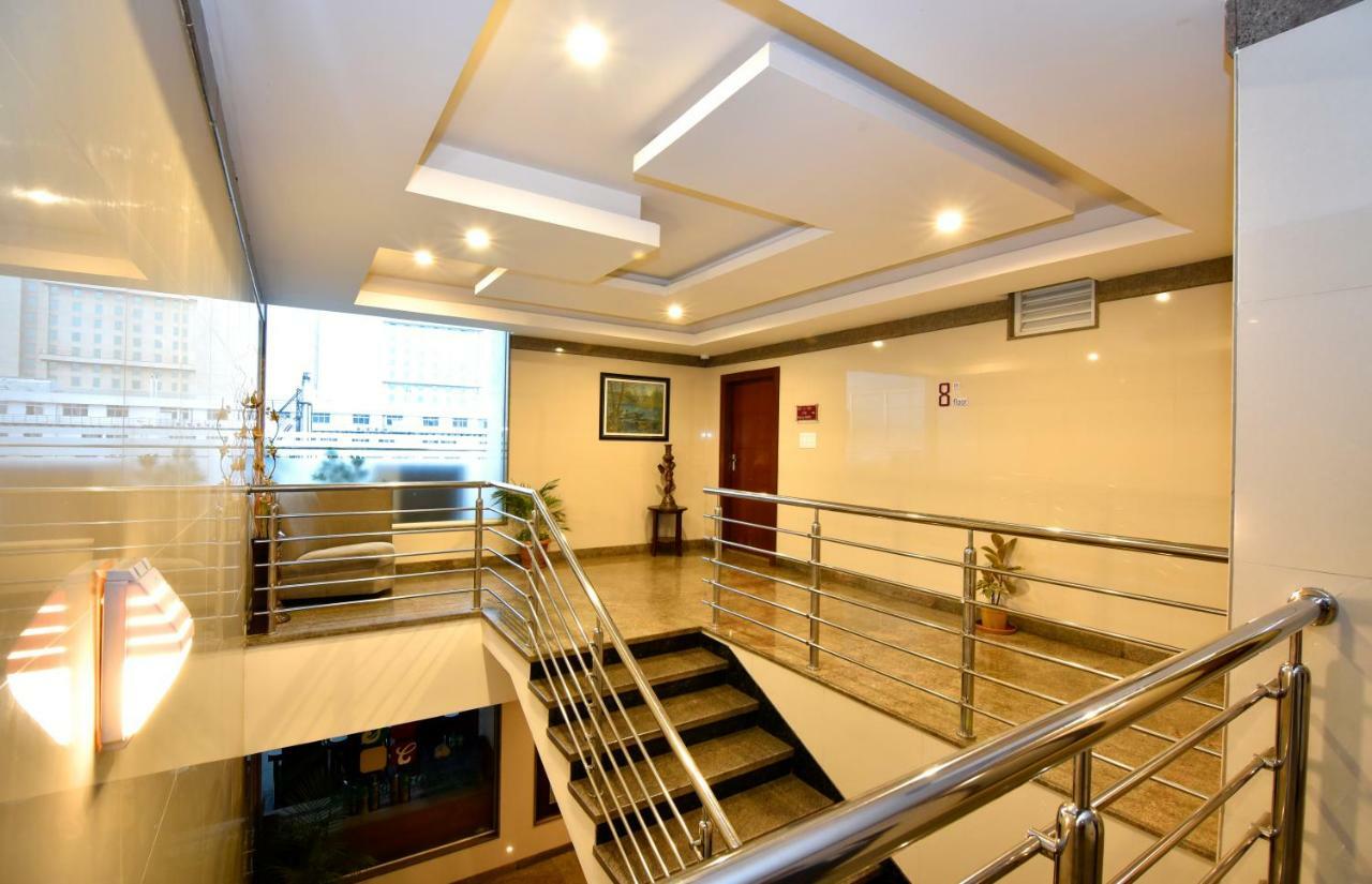 I V Sanctum Hotel Bangalore Bagian luar foto