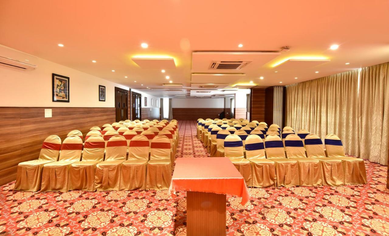 I V Sanctum Hotel Bangalore Bagian luar foto