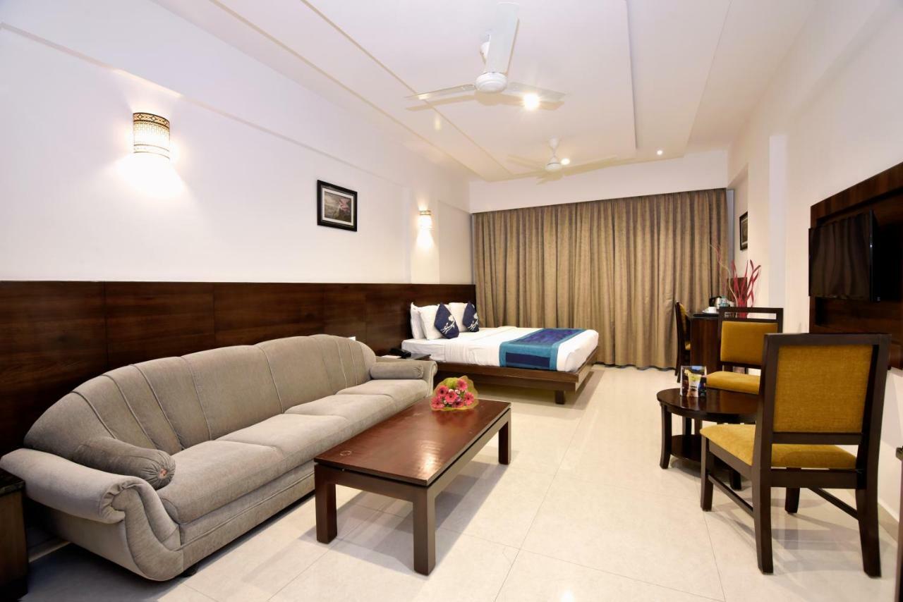 I V Sanctum Hotel Bangalore Bagian luar foto