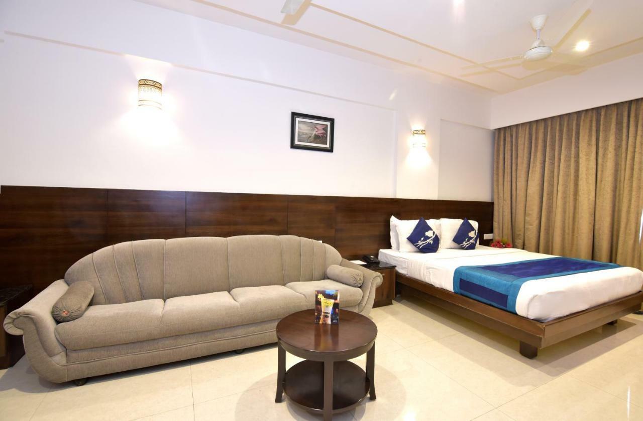 I V Sanctum Hotel Bangalore Bagian luar foto