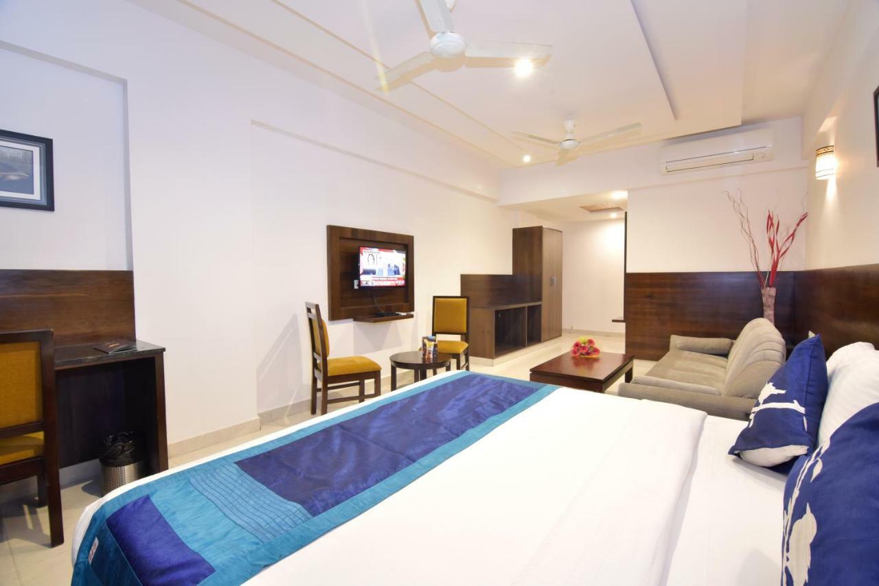 I V Sanctum Hotel Bangalore Bagian luar foto