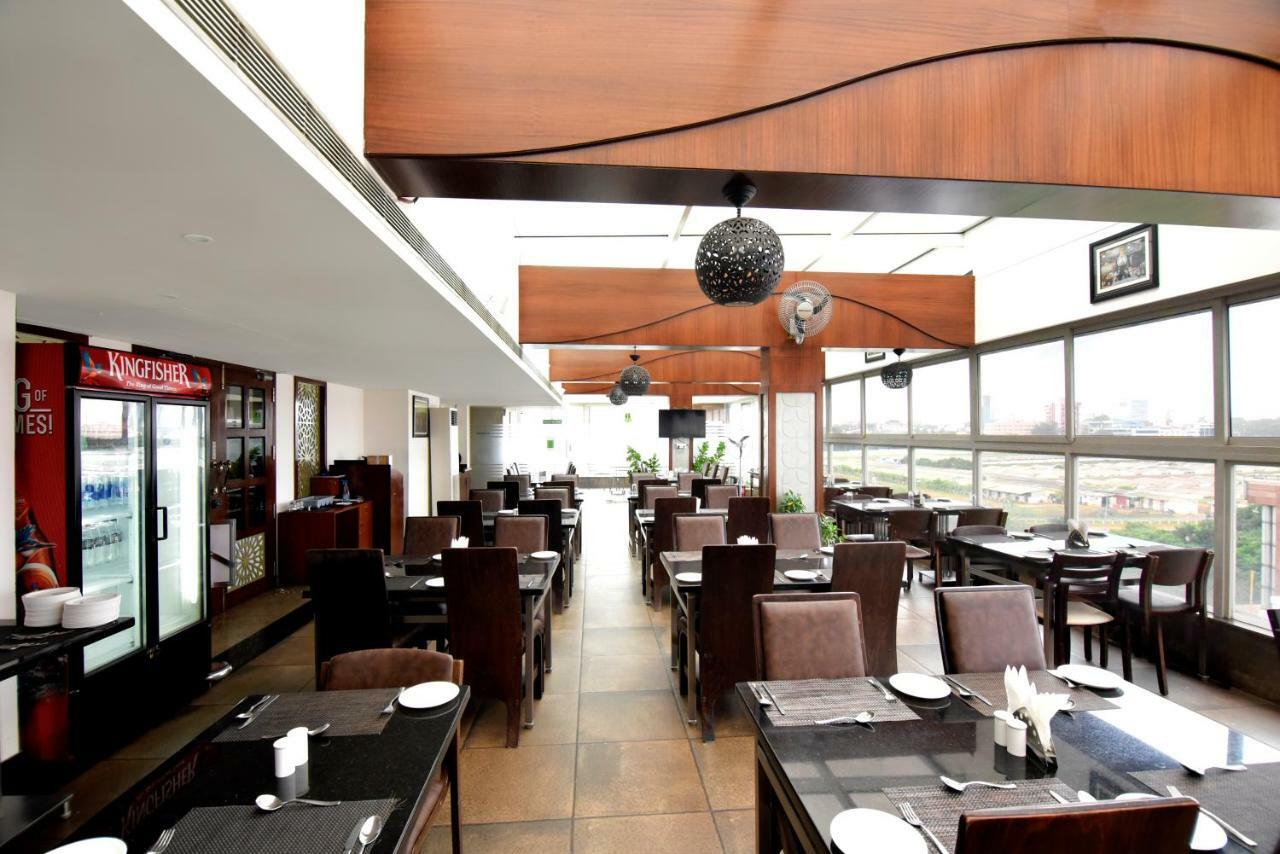 I V Sanctum Hotel Bangalore Bagian luar foto
