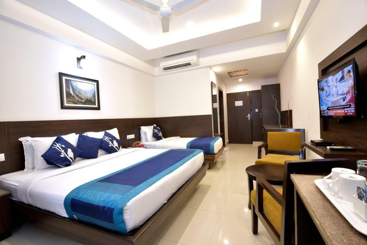 I V Sanctum Hotel Bangalore Bagian luar foto