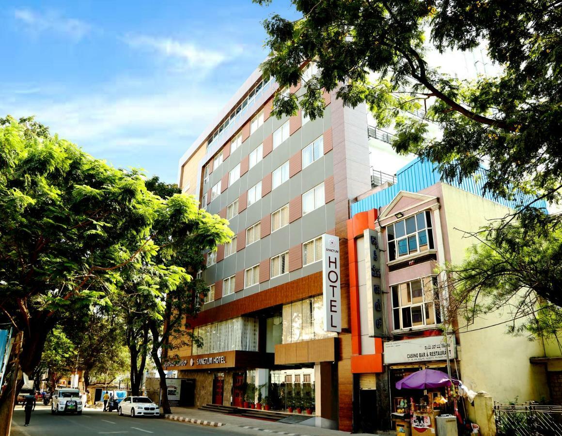 I V Sanctum Hotel Bangalore Bagian luar foto