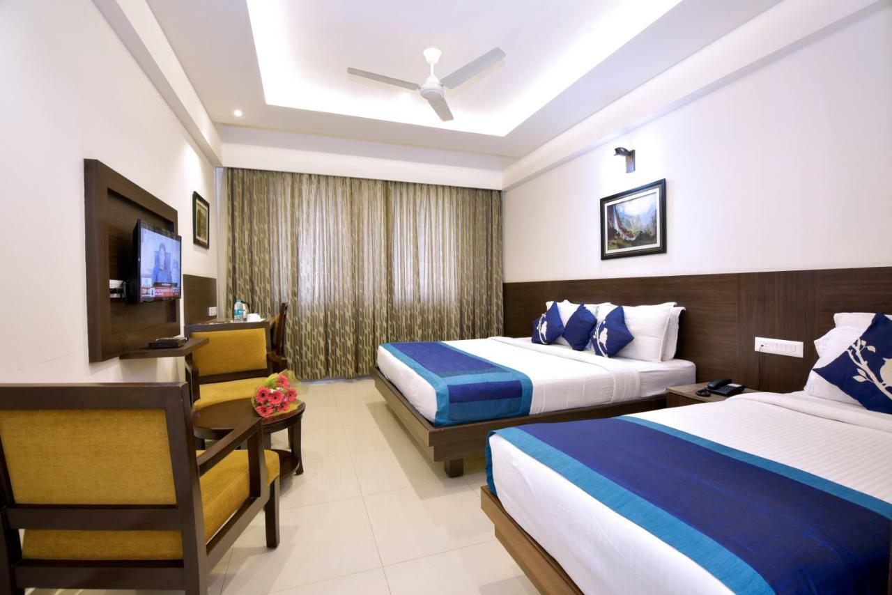 I V Sanctum Hotel Bangalore Bagian luar foto