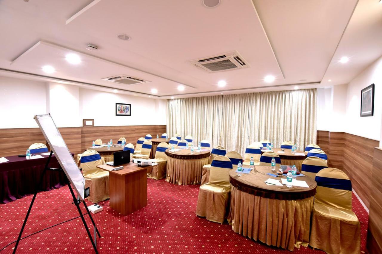 I V Sanctum Hotel Bangalore Bagian luar foto