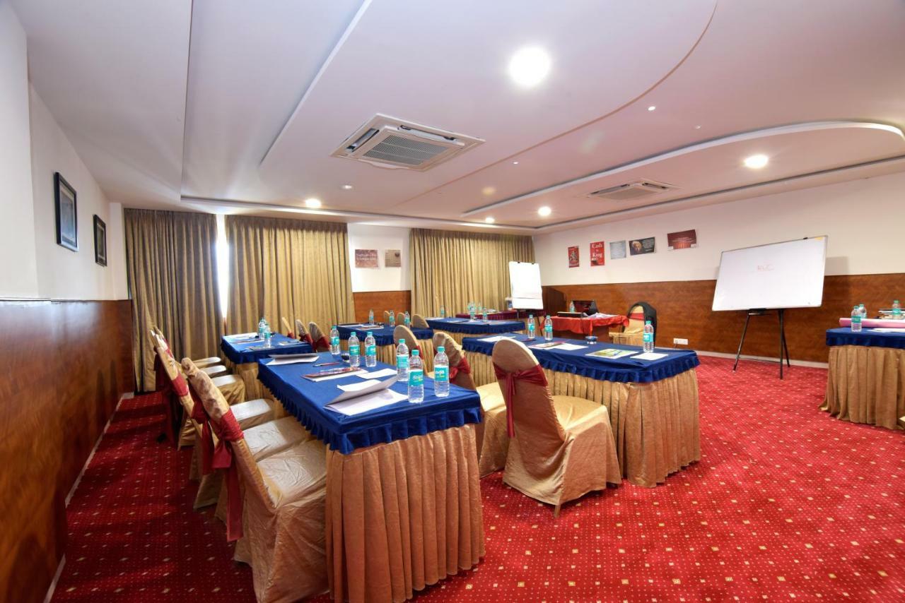 I V Sanctum Hotel Bangalore Bagian luar foto