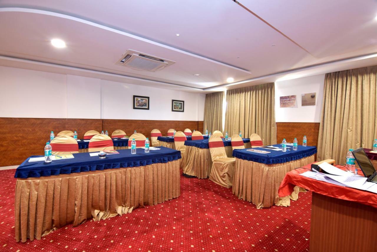 I V Sanctum Hotel Bangalore Bagian luar foto