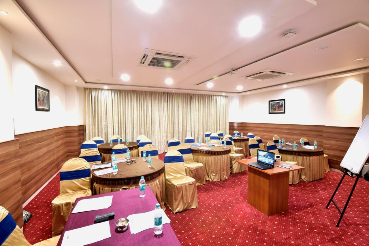 I V Sanctum Hotel Bangalore Bagian luar foto