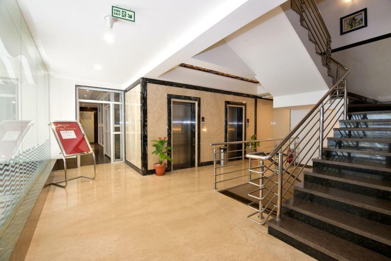 I V Sanctum Hotel Bangalore Bagian luar foto