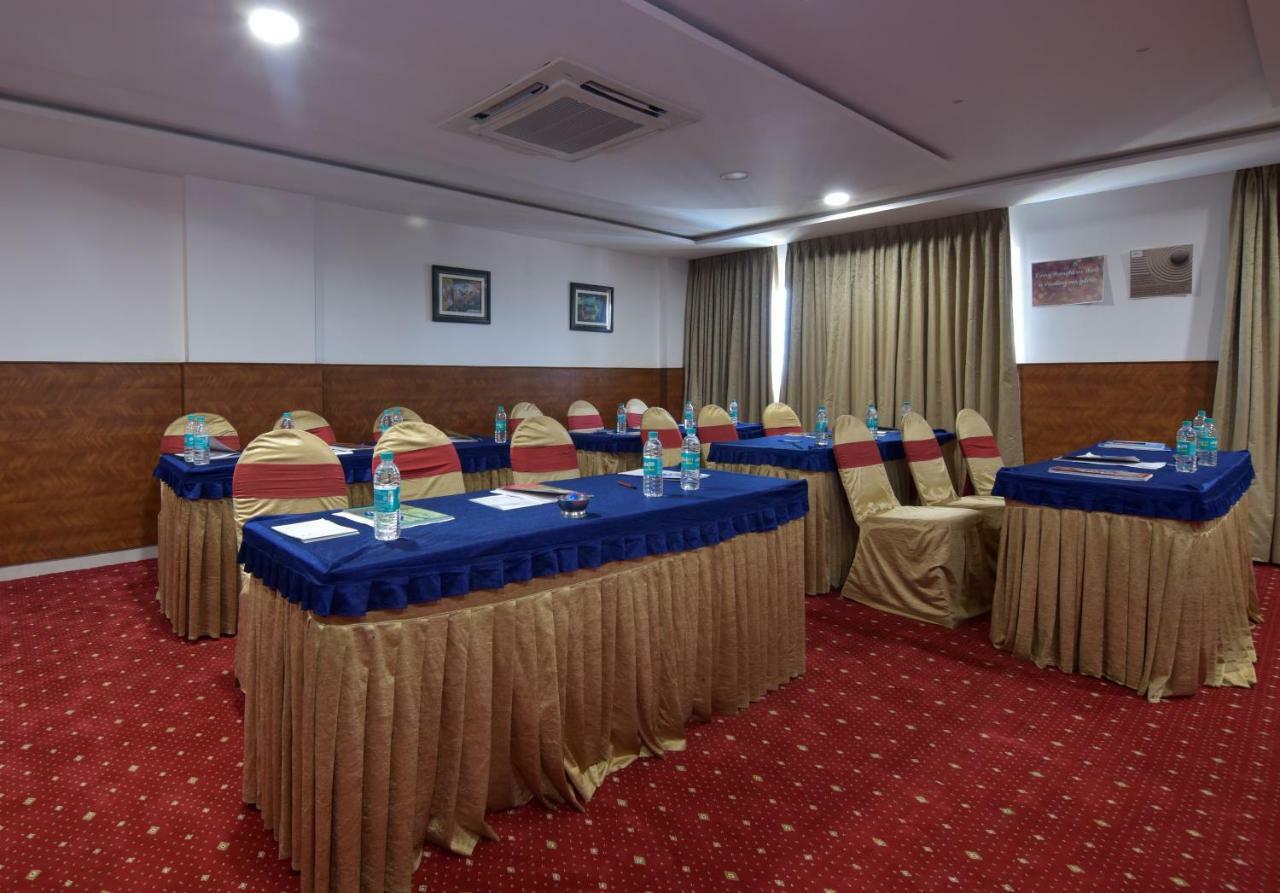 I V Sanctum Hotel Bangalore Bagian luar foto
